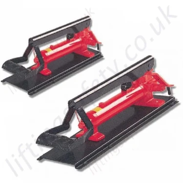 LiftingSafety 700 Bar Foot Pump. Two Stage. Reservoir volume from 350cc to 700cc (3 Options)