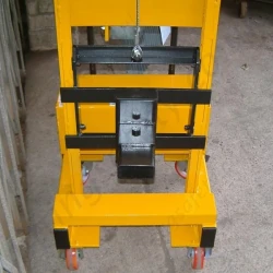 MANUAL OR POWERED - Carriage Mounted (Fork Truck Lifting Action
