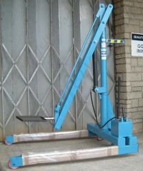 Level Pin/Plate Floor Crane - Fully lowered
