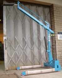 Level Pin/Plate Floor Crane - Fully raised